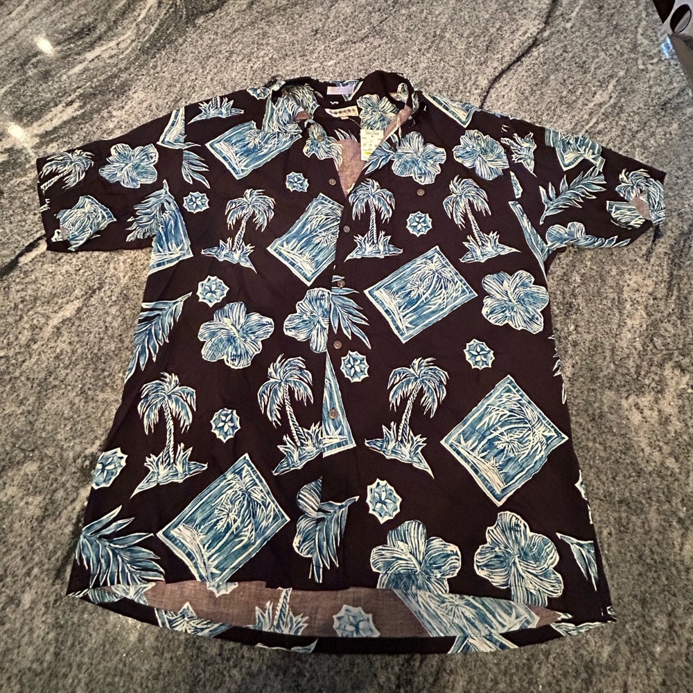 Men’s Hawaiian shirt new with tags size XL